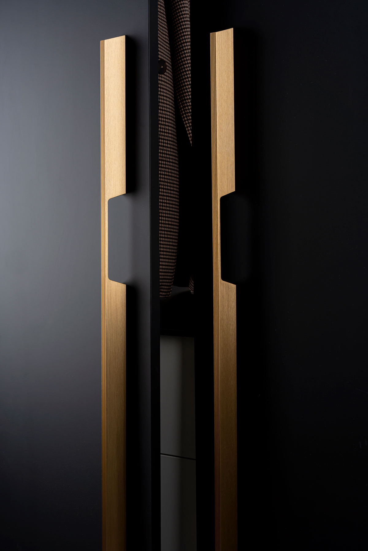 Rail handle multicolor