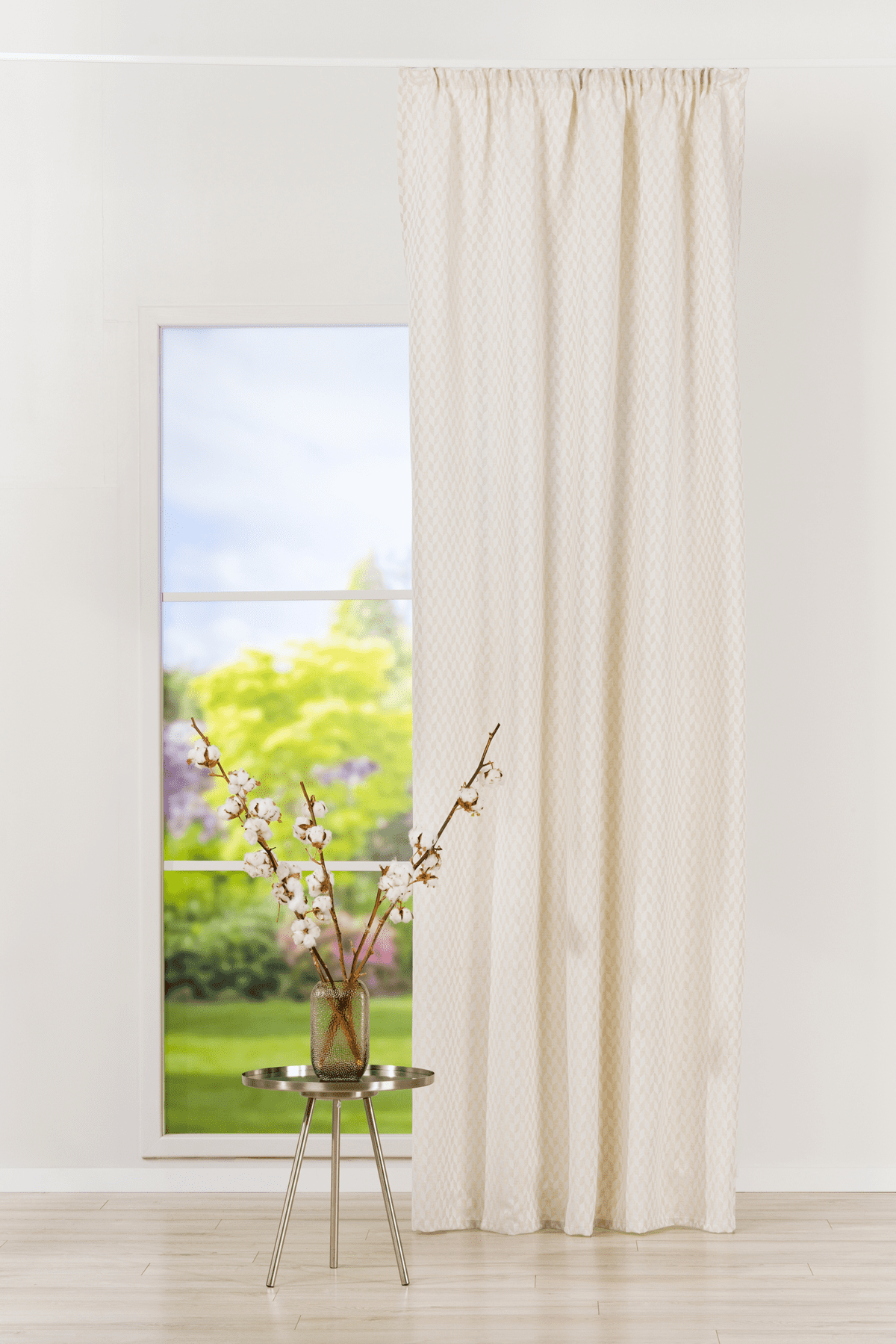 ravelo white colored material curtain