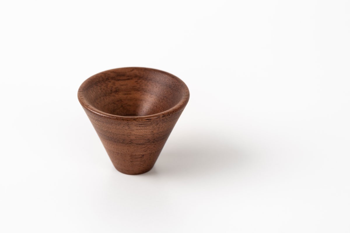 Conic walnut knobs
