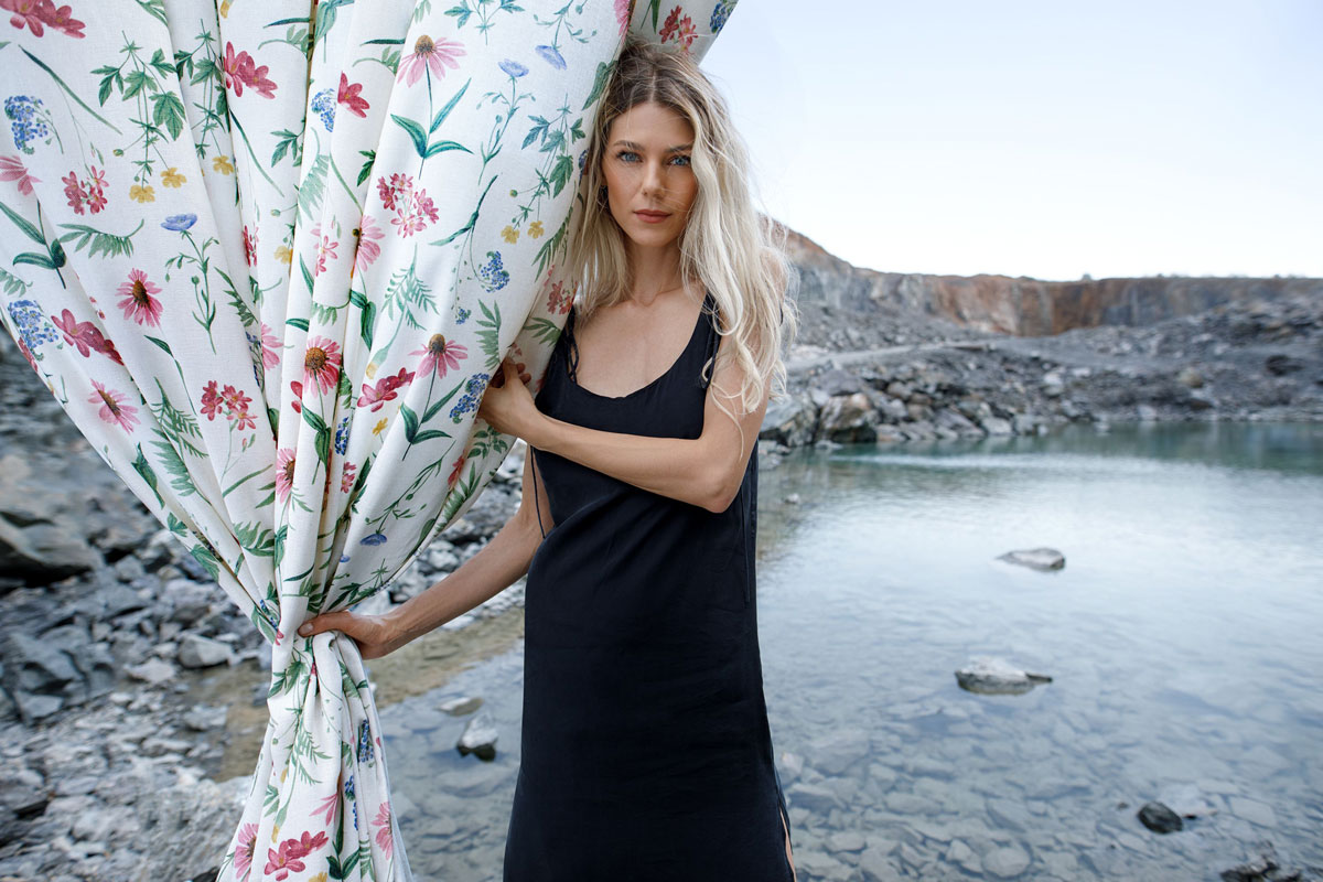 pastelo white print curtain