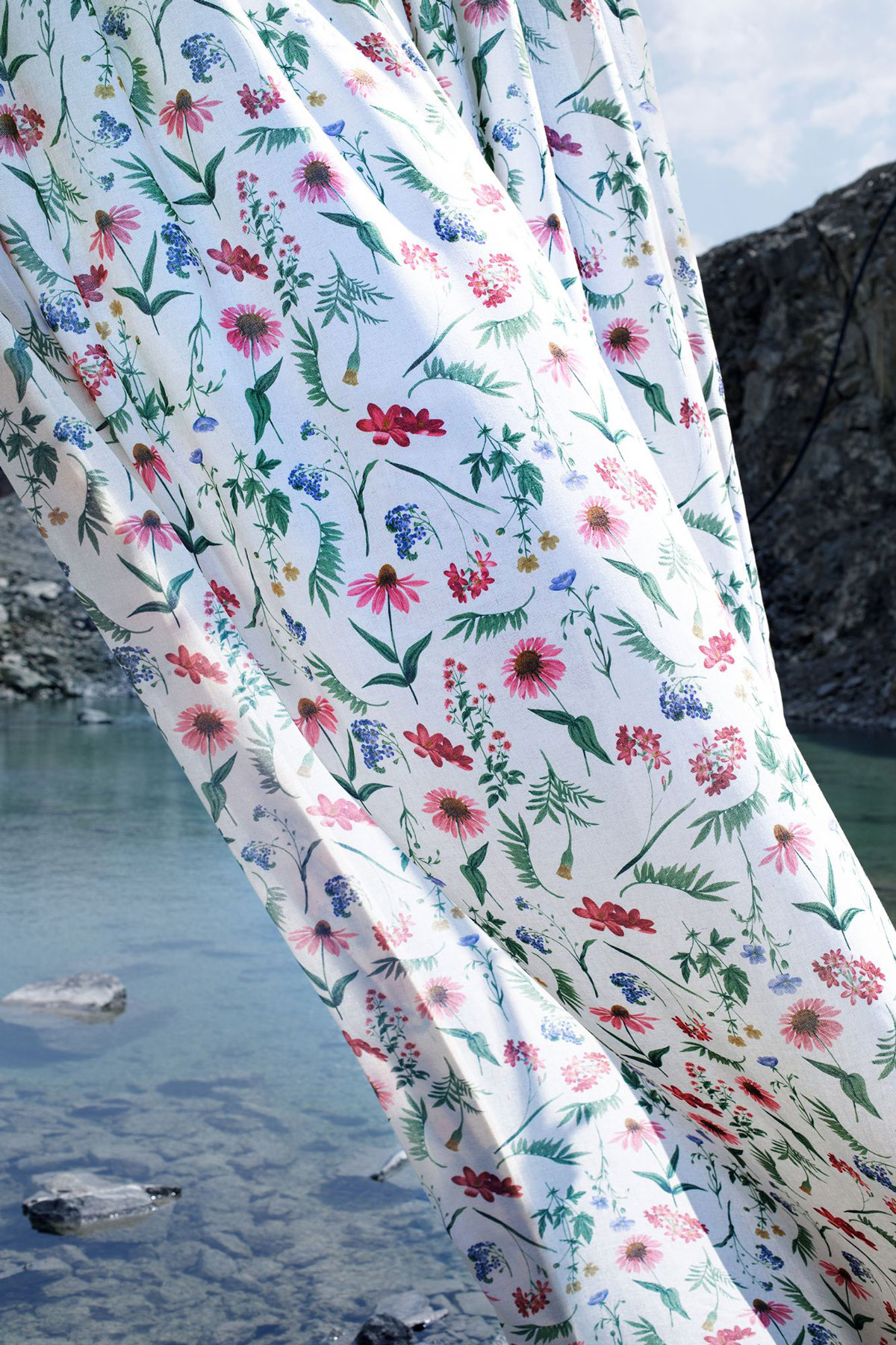 pastelo white print curtain